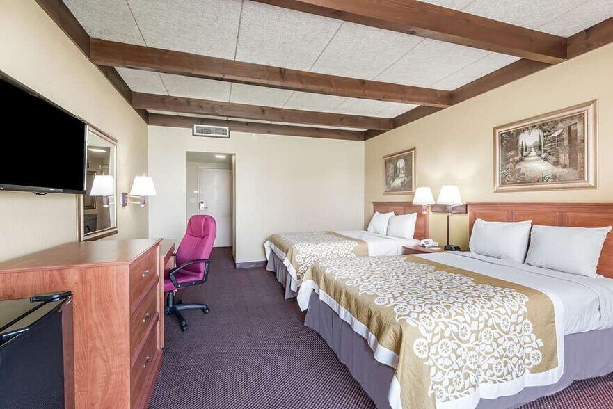 More Photos Of 1300 Youngstown Warren Rd, Niles Hotel For Sale
