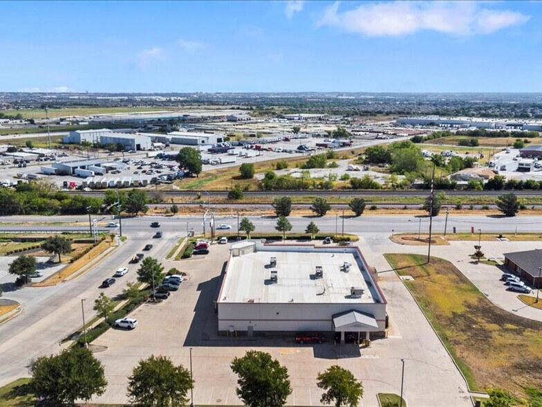 More Photos Of 833 N Saginaw Blvd, Saginaw Freestanding For Sale