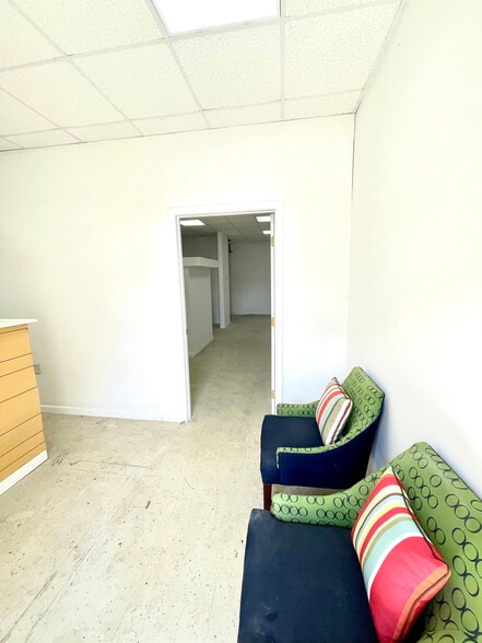 More Photos Of 3815 Bunker Hill Rd, Brentwood Warehouse For Sale