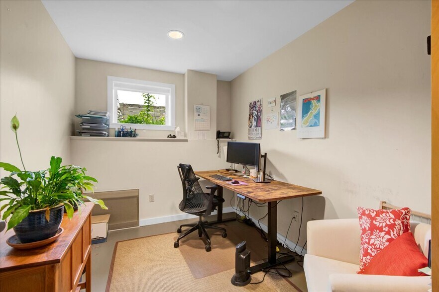 More Photos Of 87 College st, Burlington Office For Sale