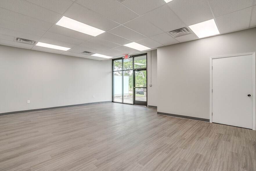 More Photos Of 3001-3003 Shamrock St, Fort Worth Light Distribution For Lease