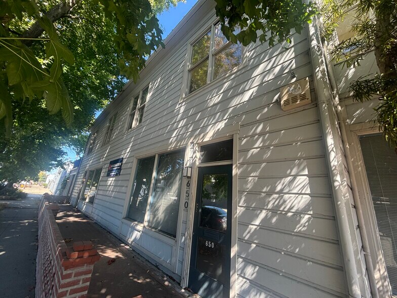 More Photos Of 403 Martin Luther King Jr., Oakland Office For Sale