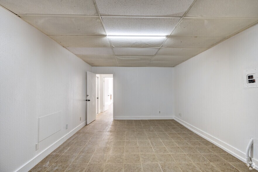 More Photos Of 7999 Hansen Rd, Houston Unknown For Lease