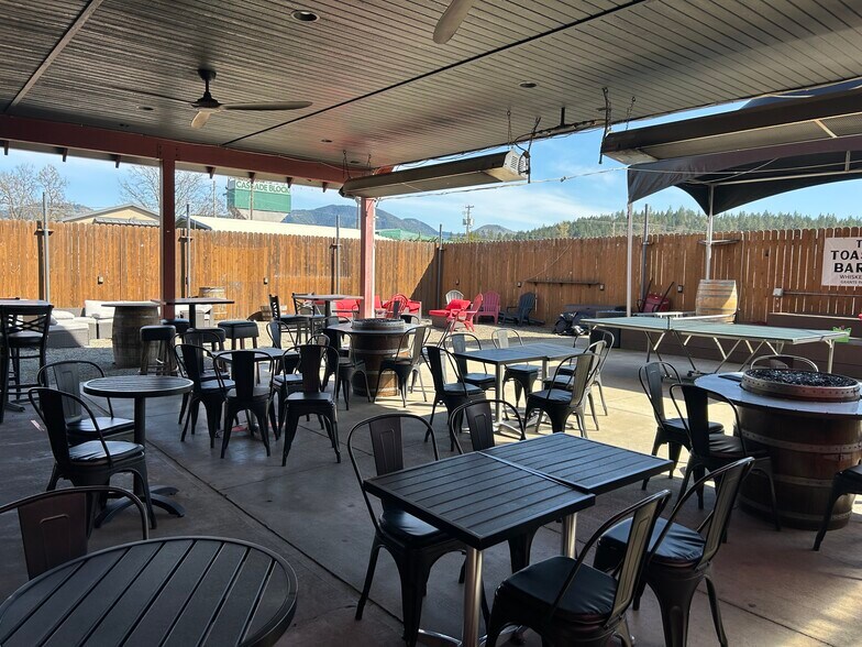 More Photos Of The Toasted Barrel, Grants Pass Restaurant For Sale
