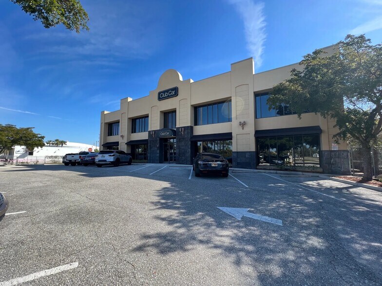 More Photos Of 1074 N Orange Ave, Sarasota Warehouse For Lease