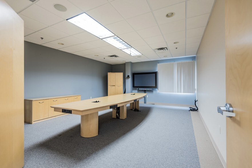 More Photos Of 26 Parkridge Rd, Haverhill Research And Development For Lease