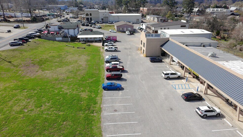 More Photos Of 3242-3258 Cahaba Heights Rd, Birmingham Unknown For Lease