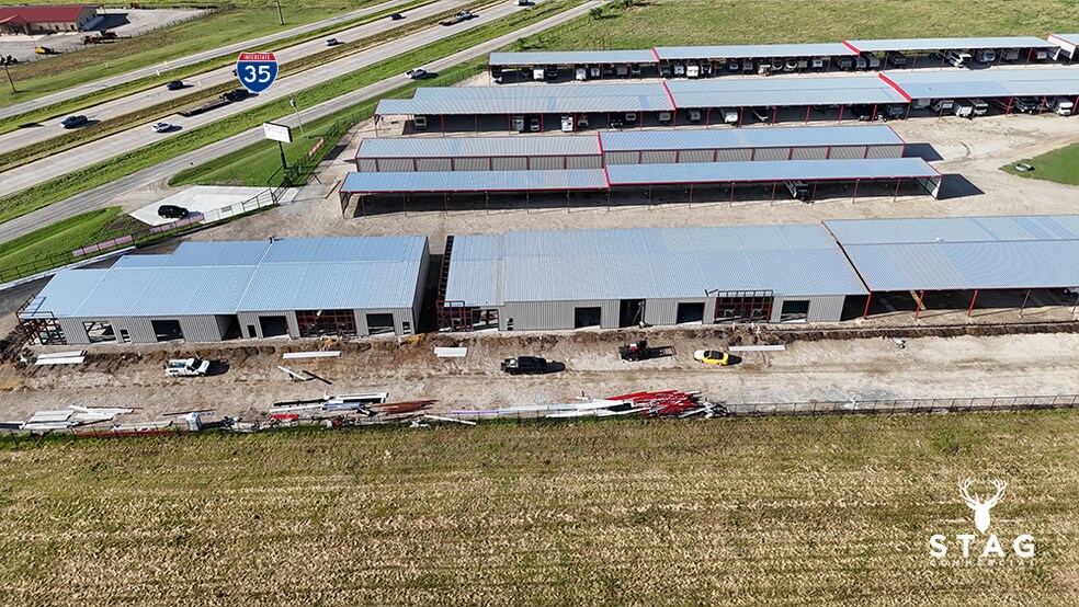 More Photos Of 13676 Interstate 35, Valley View Unknown For Lease