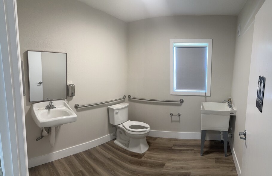 More Photos Of 4102 W Crest Ave, Tampa Service For Lease