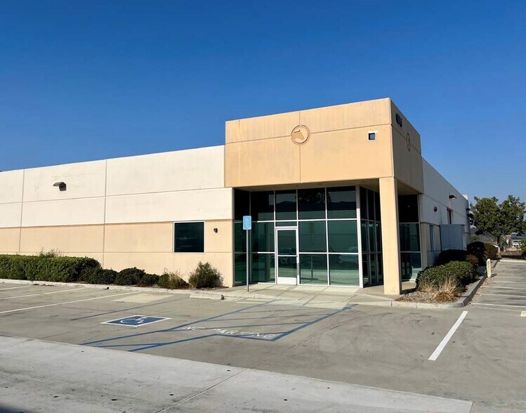 More Photos Of 694 W Parkridge Ave, Norco Warehouse For Sale