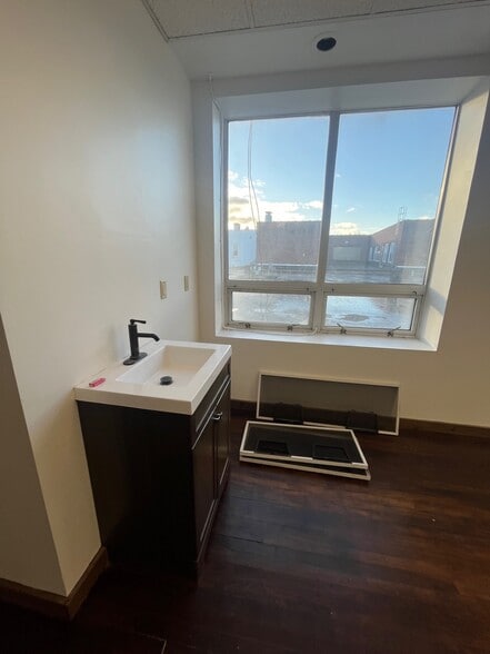 More Photos Of 36 Lasalle Rd, West Hartford Storefront Retail Office For Lease