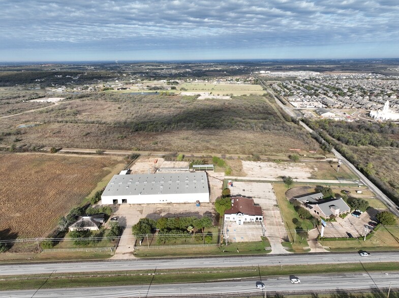 More Photos Of 1980 SW Wilshire Blvd, Burleson Warehouse For Sale