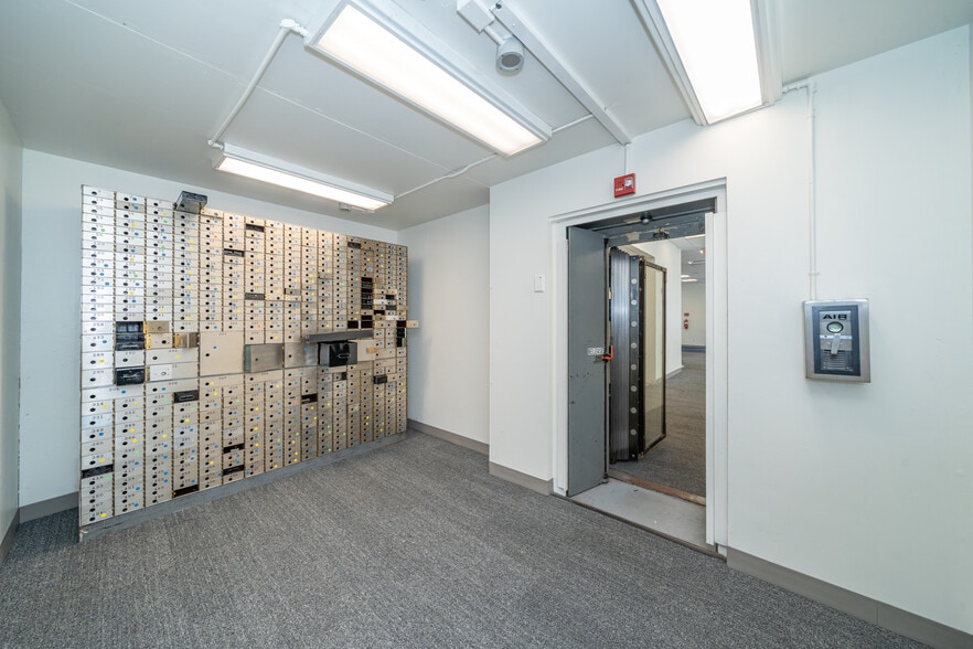 More Photos Of 114-20 Jamaica Ave, Jamaica Bank For Sale