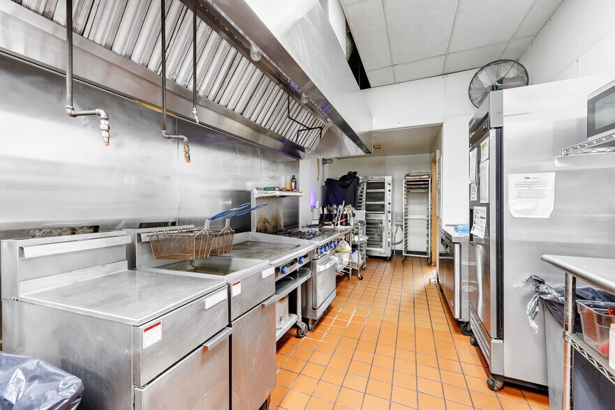 More Photos Of 633 Bissell St, White Lake General Retail For Sale