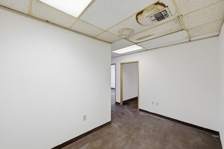 More Photos Of 4795 Mcwillie Dr, Jackson Office For Sale
