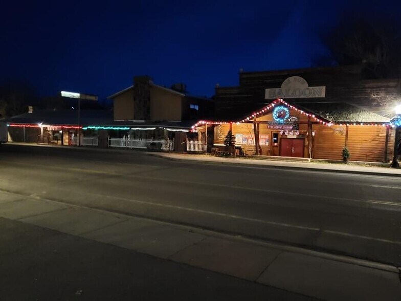 More Photos Of 607 W Main St, Payson Bar For Sale