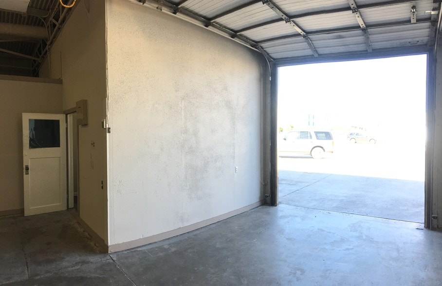 More Photos Of 1500 Wyoming Ave, El Paso Auto Repair For Lease