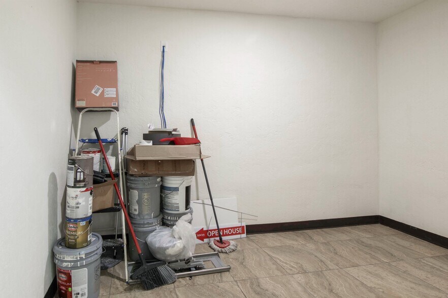 More Photos Of 825 Fairmont Pkwy, Pasadena Office For Sale