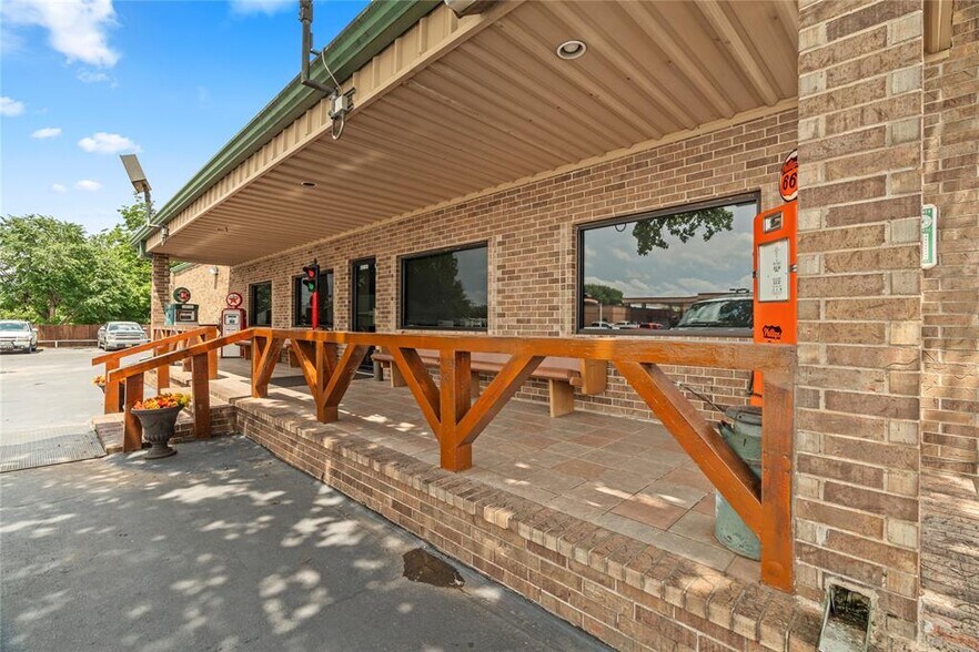 More Photos Of 7017 NW 39th Expy, Bethany Auto Dealership For Sale