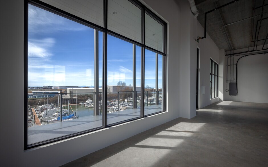 More Photos Of 1568 W 75th Ave, Vancouver Light Distribution For Sale