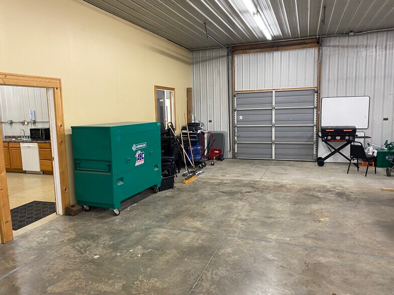 More Photos Of 6930 SR 67 Hwy, Muncie Light Distribution For Sale