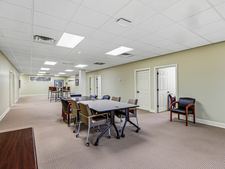 More Photos Of 101 Jack St, Hendersonville Bank For Sale