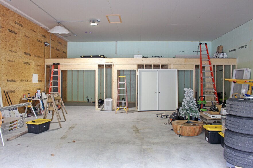 More Photos Of 506 US Route 202, North Monmouth Manufacturing For Sale