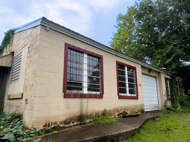 More Photos Of 1435 S Mint St, Charlotte Land For Sale