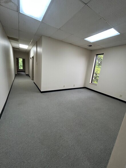 More Photos Of 989 Knox Abbott Dr, Cayce Office For Sale