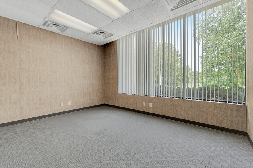 More Photos Of 8645 E Backwater Rd, North Webster Showroom For Lease