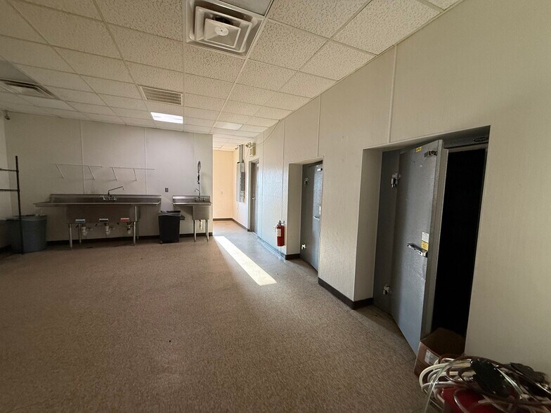 More Photos Of 304 S Obannon St, Raymond Fast Food For Lease