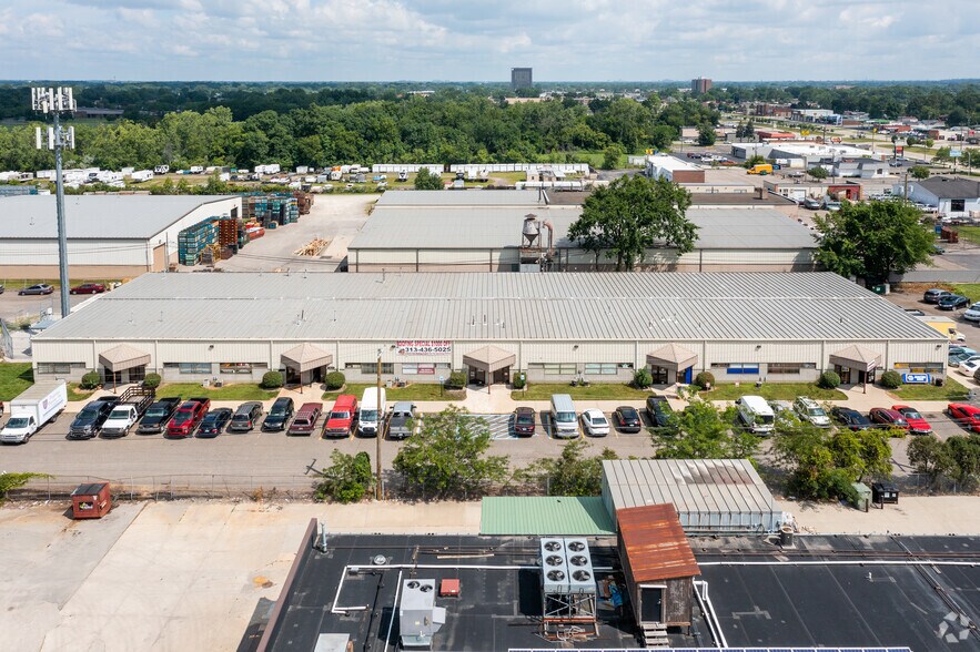 More Photos Of 18750 Fort St, Riverview Warehouse For Lease