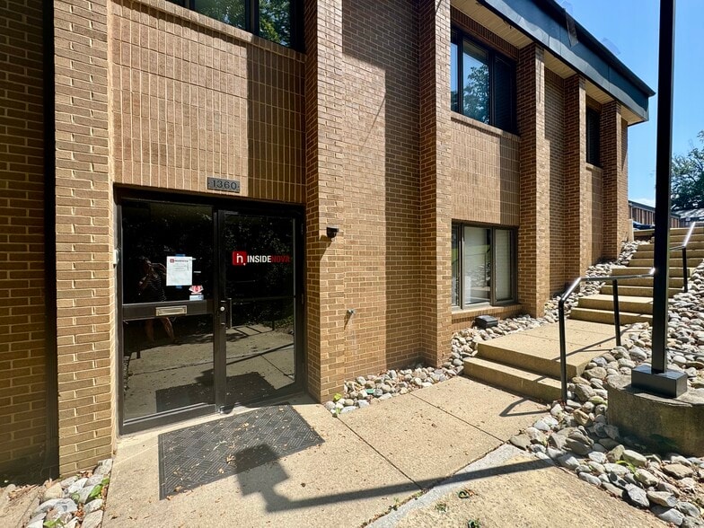 More Photos Of 1342-1360 Old Bridge Rd, Woodbridge Medical For Lease