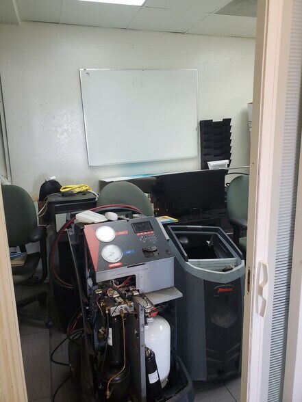 More Photos Of 2550 W Deer Valley Dr, Phoenix Auto Dealership For Sale