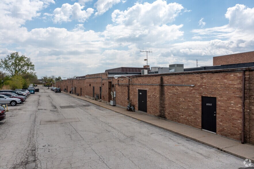 More Photos Of 3235-3345 Vollmer Rd, Flossmoor Unknown For Lease