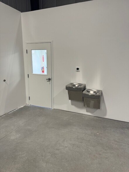 More Photos Of 3015 Sangra SW ave, Grandville Industrial For Lease