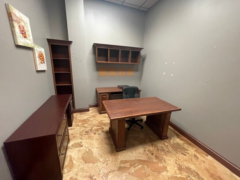 More Photos Of 2390 W Main St, Greenfield Showroom For Lease