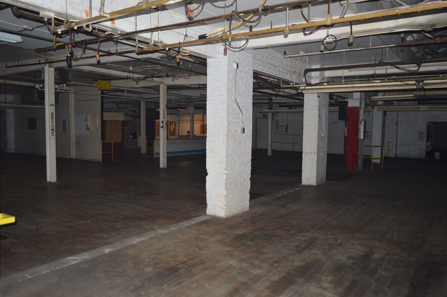 More Photos Of 44 Walnut St, Chilton Manufacturing For Lease