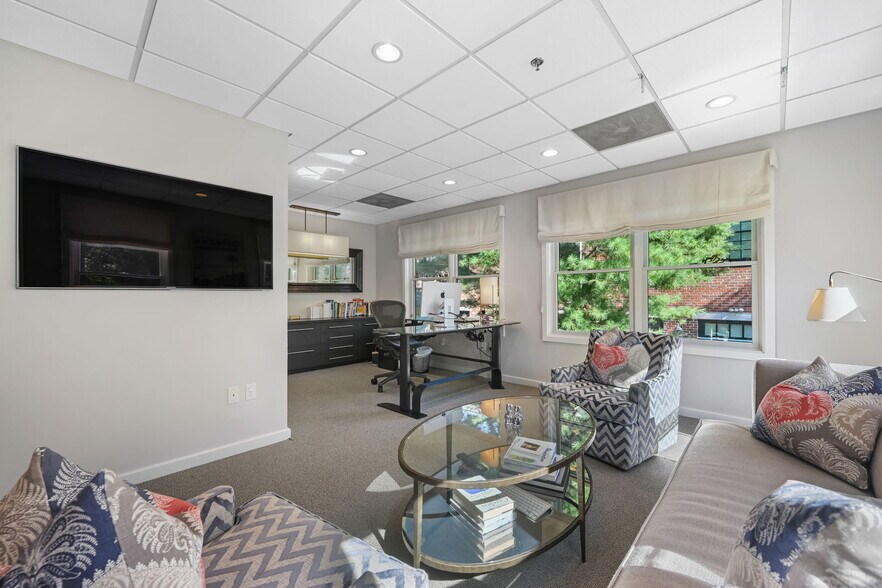 More Photos Of 135 Rennell Dr, Southport Office For Sale