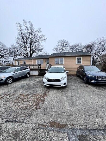 More Photos Of 2 N Lakeside Ave, Berwyn Office For Lease