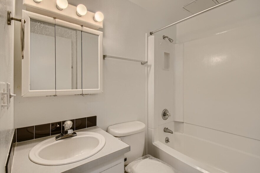 More Photos Of 1951-1967 NW Burnside St, Portland Apartments For Sale