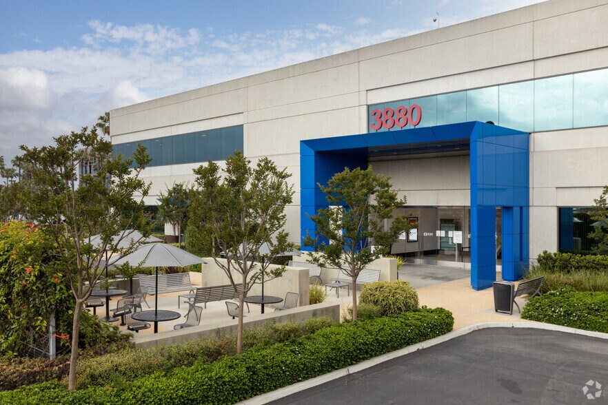 More Photos Of 3900 Kilroy Airport Way, Long Beach Unknown For Lease