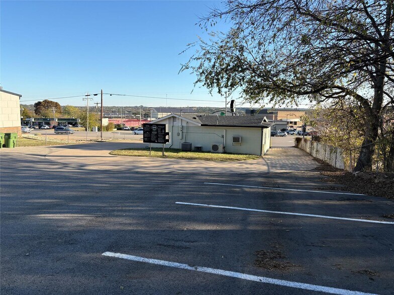 More Photos Of 608 SW Big Bend Trl, Glen Rose Restaurant For Sale
