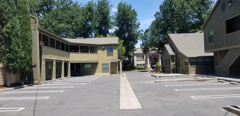 More Photos Of 621-627 13th St, Modesto Office For Lease