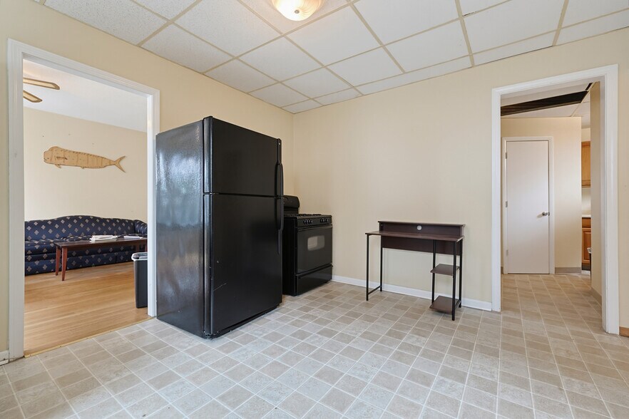 More Photos Of 24-26 Montauk Ave, New London Storefront Retail Residential For Sale