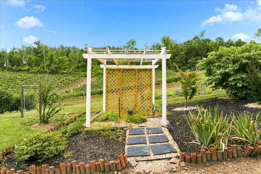 More Photos Of 1309 Redland Rd, Cross Junction Winery Vineyard For Sale
