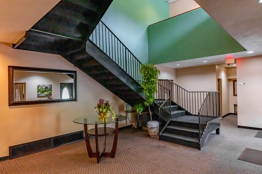 More Photos Of 1617 Banksville Rd, Pittsburgh Restaurant For Lease