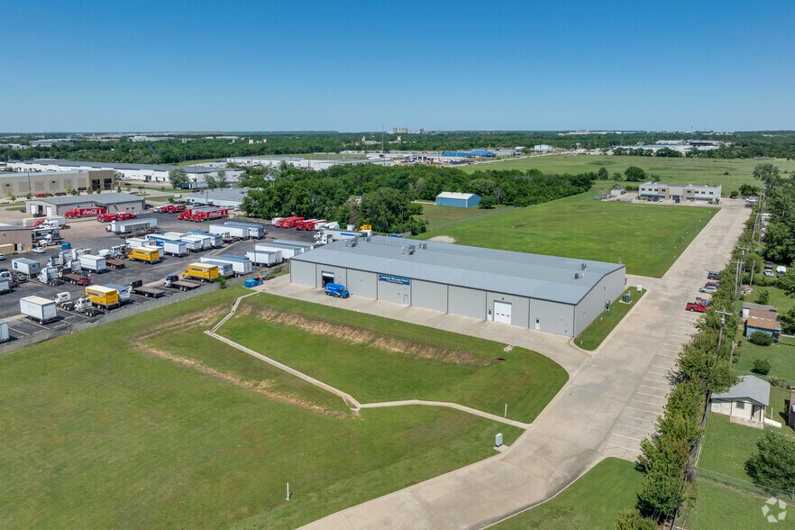 More Photos Of 1339 N Garnett Rd, Tulsa Warehouse For Sale