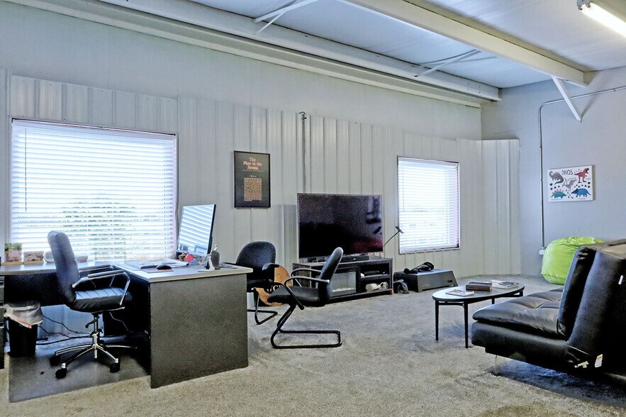 More Photos Of 121 Dewey Dr, Nicholasville Warehouse For Sale