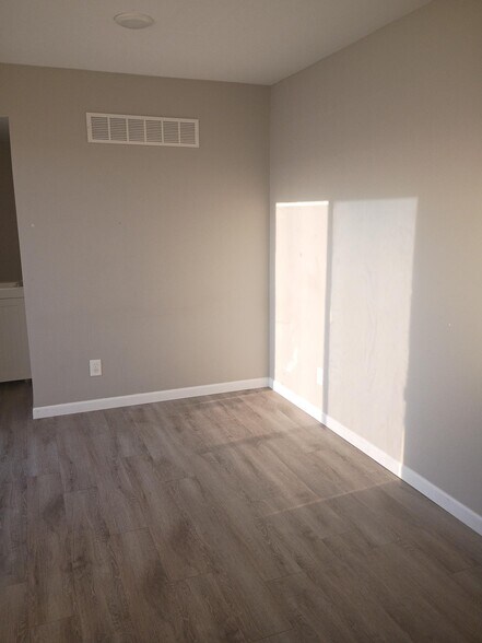 More Photos Of 1008 Troy Ofallon Rd, Troy Office For Lease
